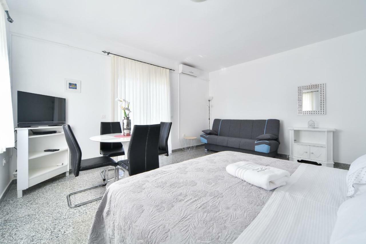 Apartments Martom Seline Exterior photo